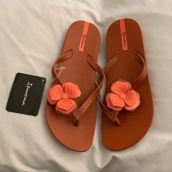 ipanema neo petal flip flop